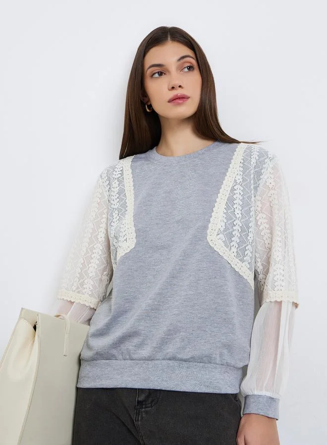 ستايلي بلوزة بأكمام طويلة وألواح دانتيل